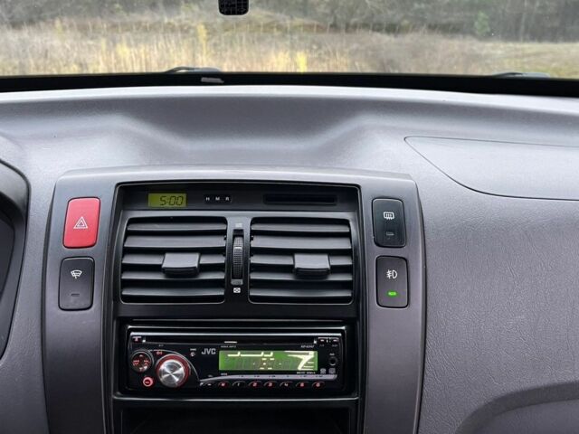 Сірий Хендай Туксон, об'ємом двигуна 2 л та пробігом 187 тис. км за 7650 $, фото 13 на Automoto.ua