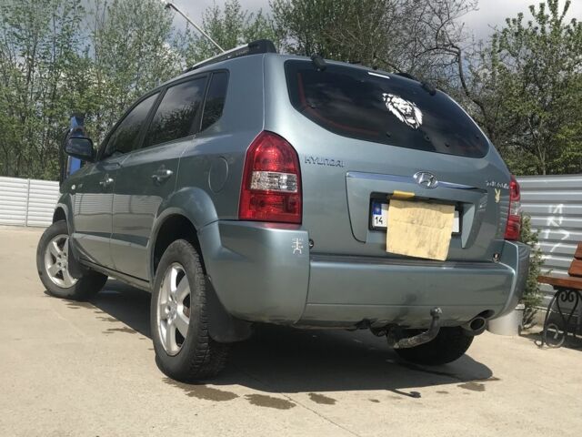 Серый Хендай Туксон, объемом двигателя 2 л и пробегом 240 тыс. км за 8100 $, фото 5 на Automoto.ua