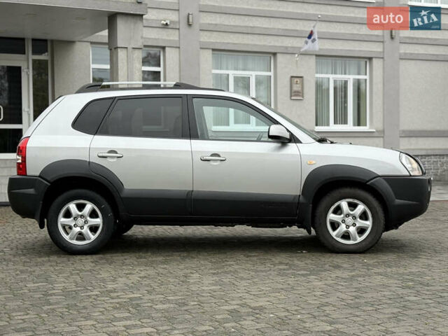 Сірий Хендай Туксон, об'ємом двигуна 1.99 л та пробігом 252 тис. км за 7700 $, фото 10 на Automoto.ua