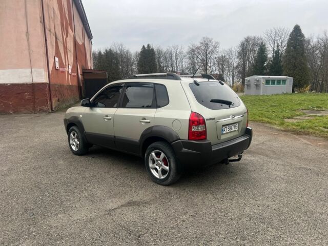 Серый Хендай Туксон, объемом двигателя 2 л и пробегом 205 тыс. км за 6700 $, фото 11 на Automoto.ua