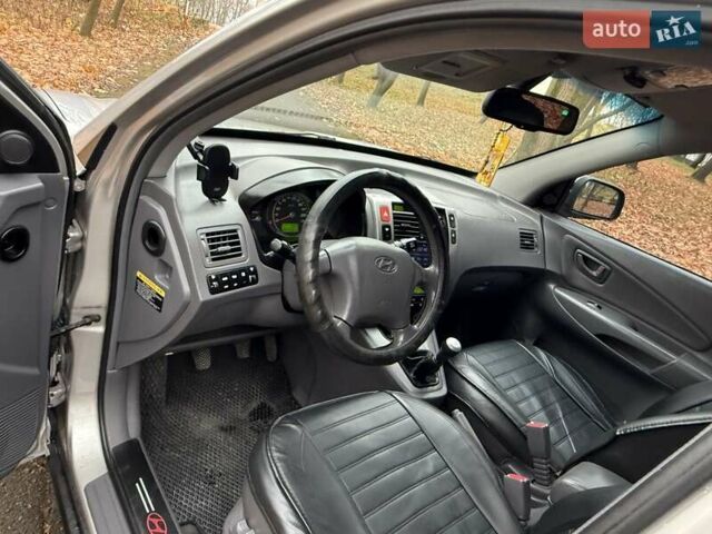 Серый Хендай Туксон, объемом двигателя 2 л и пробегом 248 тыс. км за 6599 $, фото 18 на Automoto.ua