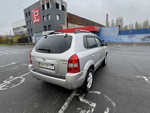 Серый Хендай Туксон, объемом двигателя 2 л и пробегом 163 тыс. км за 8350 $, фото 4 на Automoto.ua