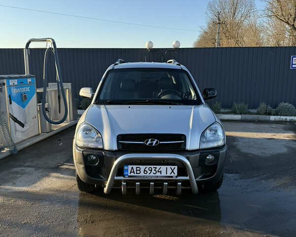 Серый Хендай Туксон, объемом двигателя 1.99 л и пробегом 215 тыс. км за 5980 $, фото 5 на Automoto.ua