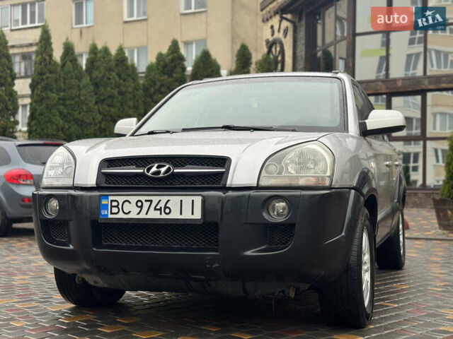 Сірий Хендай Туксон, об'ємом двигуна 1.99 л та пробігом 290 тис. км за 6450 $, фото 9 на Automoto.ua