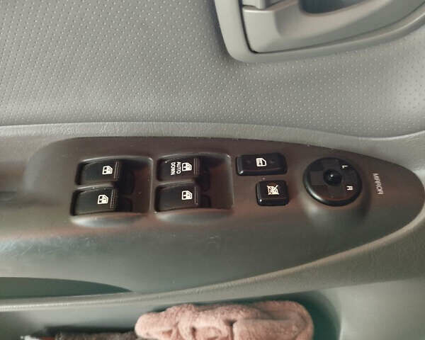 Сірий Хендай Туксон, об'ємом двигуна 1.98 л та пробігом 203 тис. км за 7200 $, фото 4 на Automoto.ua