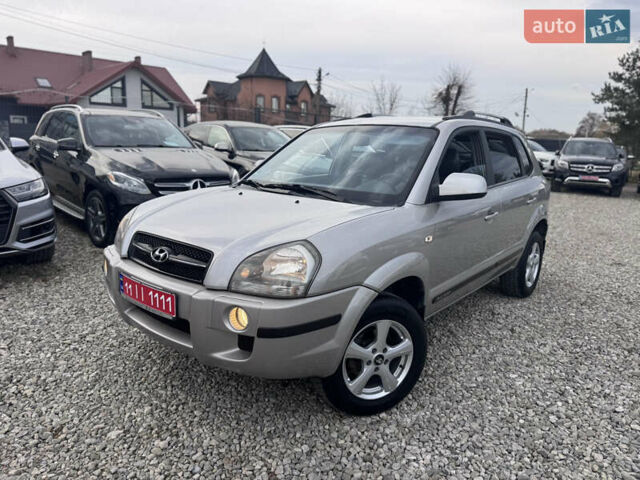 Серый Хендай Туксон, объемом двигателя 2 л и пробегом 155 тыс. км за 6989 $, фото 2 на Automoto.ua