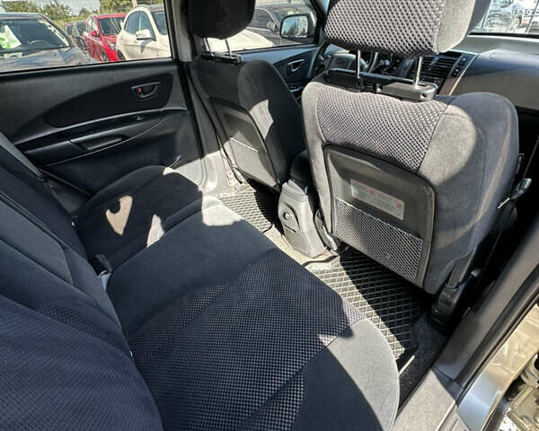 Сірий Хендай Туксон, об'ємом двигуна 1.98 л та пробігом 207 тис. км за 6900 $, фото 31 на Automoto.ua