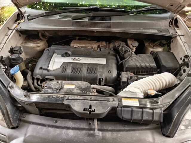 Серый Хендай Туксон, объемом двигателя 2 л и пробегом 196 тыс. км за 3500 $, фото 15 на Automoto.ua