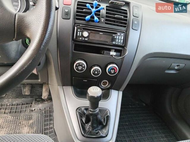 Серый Хендай Туксон, объемом двигателя 1.98 л и пробегом 267 тыс. км за 7200 $, фото 12 на Automoto.ua