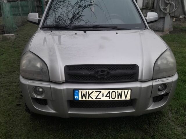 Сірий Хендай Туксон, об'ємом двигуна 2 л та пробігом 310 тис. км за 3884 $, фото 1 на Automoto.ua