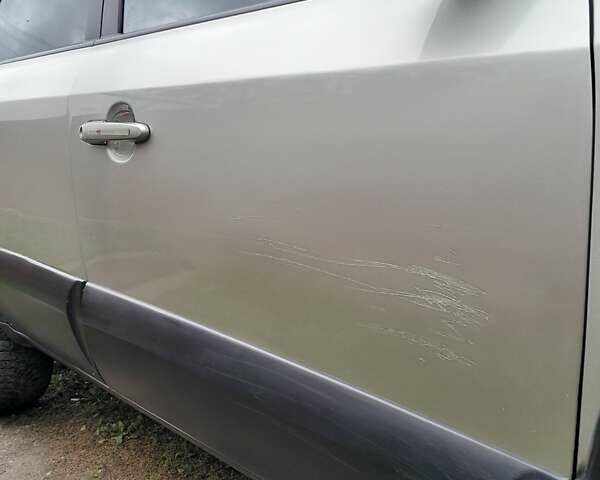 Сірий Хендай Туксон, об'ємом двигуна 1.99 л та пробігом 282 тис. км за 6200 $, фото 4 на Automoto.ua
