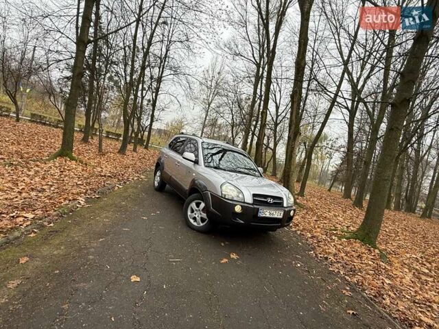 Серый Хендай Туксон, объемом двигателя 2 л и пробегом 248 тыс. км за 6599 $, фото 6 на Automoto.ua