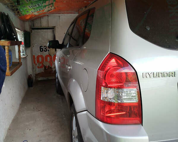 Сірий Хендай Туксон, об'ємом двигуна 1.98 л та пробігом 203 тис. км за 7200 $, фото 9 на Automoto.ua