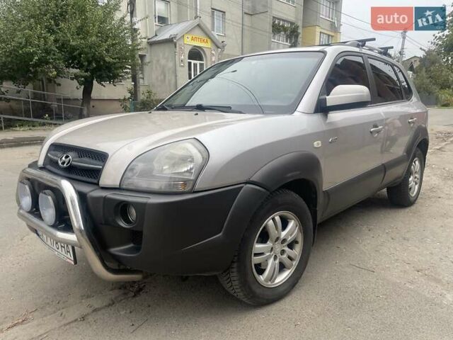 Серый Хендай Туксон, объемом двигателя 2 л и пробегом 222 тыс. км за 8500 $, фото 4 на Automoto.ua