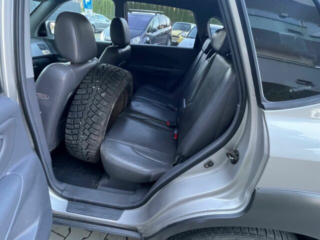 Серый Хендай Туксон, объемом двигателя 2 л и пробегом 192 тыс. км за 3479 $, фото 5 на Automoto.ua