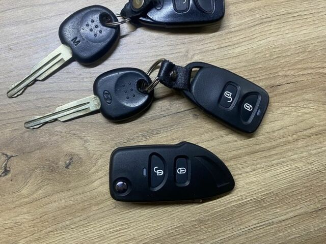 Серый Хендай Туксон, объемом двигателя 2.7 л и пробегом 172 тыс. км за 7500 $, фото 17 на Automoto.ua