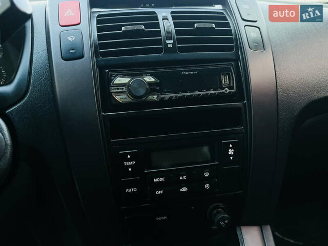 Серый Хендай Туксон, объемом двигателя 2 л и пробегом 182 тыс. км за 7200 $, фото 23 на Automoto.ua