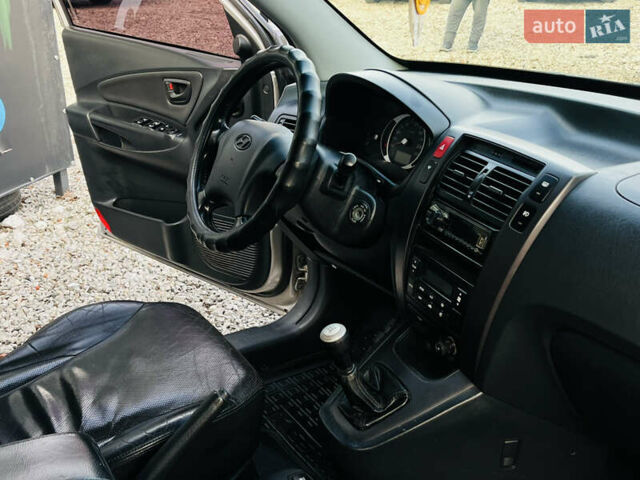 Серый Хендай Туксон, объемом двигателя 2 л и пробегом 182 тыс. км за 7200 $, фото 19 на Automoto.ua