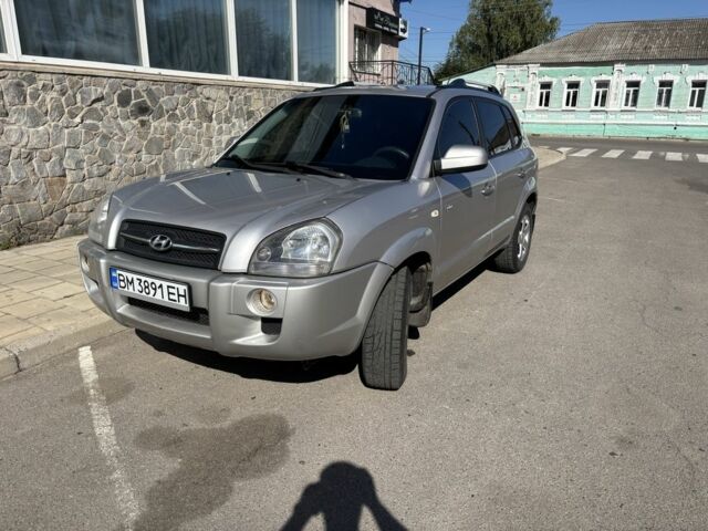 Серый Хендай Туксон, объемом двигателя 2 л и пробегом 270 тыс. км за 7300 $, фото 2 на Automoto.ua