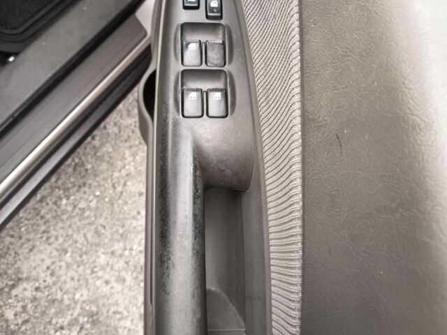 Серый Хендай Туксон, объемом двигателя 2 л и пробегом 196 тыс. км за 3500 $, фото 14 на Automoto.ua