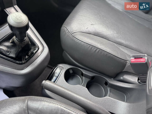 Серый Хендай Туксон, объемом двигателя 2 л и пробегом 155 тыс. км за 6989 $, фото 37 на Automoto.ua