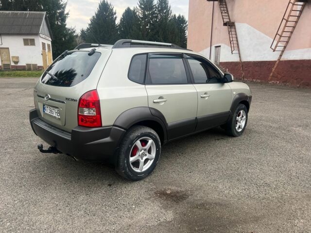 Серый Хендай Туксон, объемом двигателя 2 л и пробегом 205 тыс. км за 6700 $, фото 6 на Automoto.ua