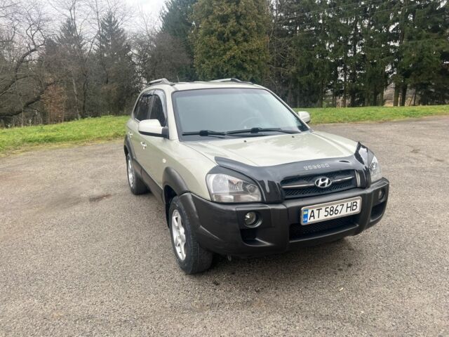 Серый Хендай Туксон, объемом двигателя 2 л и пробегом 205 тыс. км за 6700 $, фото 5 на Automoto.ua