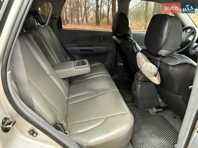 Серый Хендай Туксон, объемом двигателя 2 л и пробегом 248 тыс. км за 6599 $, фото 17 на Automoto.ua