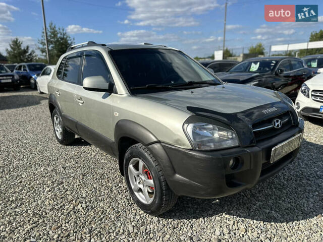 Сірий Хендай Туксон, об'ємом двигуна 1.98 л та пробігом 207 тис. км за 6900 $, фото 1 на Automoto.ua