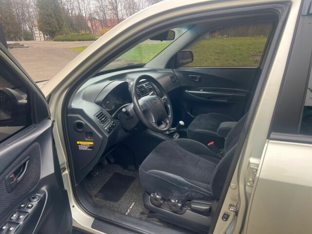 Серый Хендай Туксон, объемом двигателя 2 л и пробегом 205 тыс. км за 6700 $, фото 12 на Automoto.ua