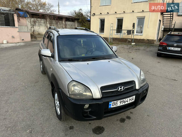 Сірий Хендай Туксон, об'ємом двигуна 2 л та пробігом 250 тис. км за 5850 $, фото 7 на Automoto.ua