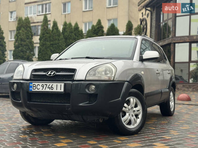 Сірий Хендай Туксон, об'ємом двигуна 1.99 л та пробігом 290 тис. км за 6450 $, фото 2 на Automoto.ua