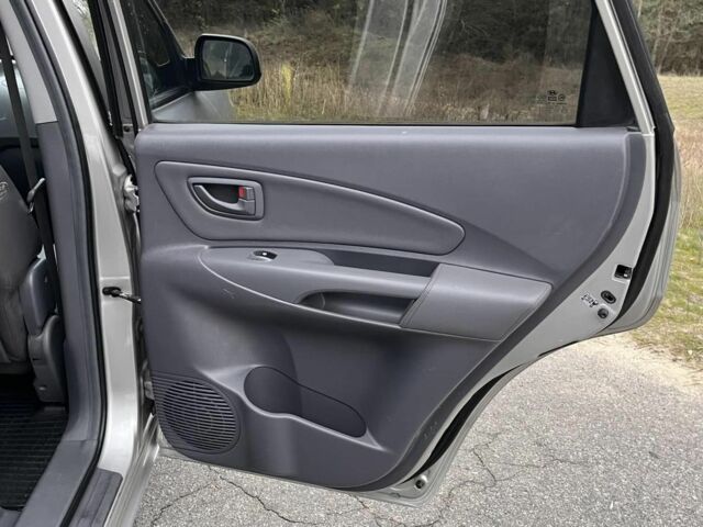 Сірий Хендай Туксон, об'ємом двигуна 2 л та пробігом 187 тис. км за 7650 $, фото 10 на Automoto.ua