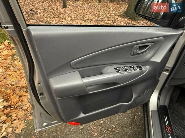 Серый Хендай Туксон, объемом двигателя 2 л и пробегом 248 тыс. км за 6599 $, фото 20 на Automoto.ua