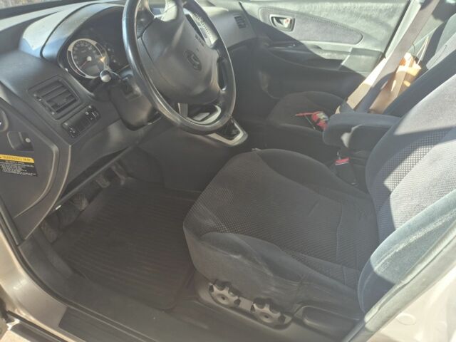 Сірий Хендай Туксон, об'ємом двигуна 2 л та пробігом 250 тис. км за 4132 $, фото 4 на Automoto.ua