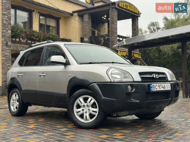 Сірий Хендай Туксон, об'ємом двигуна 1.99 л та пробігом 290 тис. км за 6450 $, фото 5 на Automoto.ua
