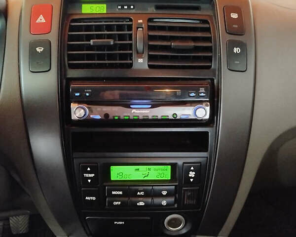 Сірий Хендай Туксон, об'ємом двигуна 1.98 л та пробігом 203 тис. км за 7200 $, фото 5 на Automoto.ua