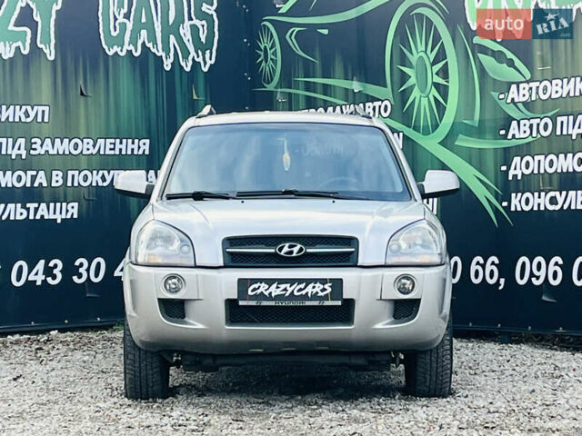 Серый Хендай Туксон, объемом двигателя 2 л и пробегом 182 тыс. км за 7200 $, фото 3 на Automoto.ua