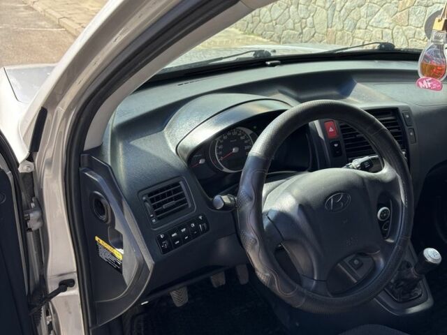 Серый Хендай Туксон, объемом двигателя 2 л и пробегом 270 тыс. км за 7300 $, фото 6 на Automoto.ua