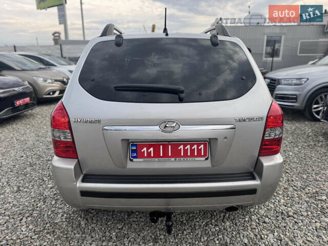 Серый Хендай Туксон, объемом двигателя 2 л и пробегом 155 тыс. км за 6989 $, фото 12 на Automoto.ua
