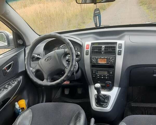 Хендай Туксон 2005 у Рівному на Automoto.ua Сірий Хендай Туксон, об'ємом двигуна 2 л та пробігом 220 тис. км за 6900 $, фото 6 на Automoto.ua
