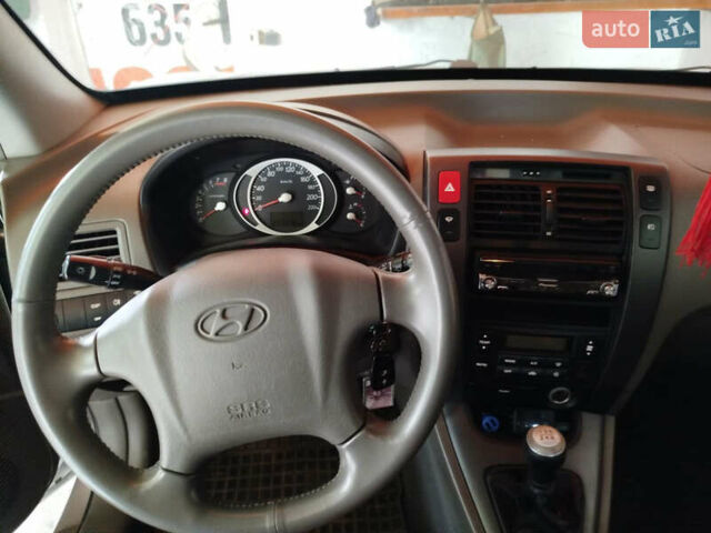Сірий Хендай Туксон, об'ємом двигуна 1.98 л та пробігом 203 тис. км за 7200 $, фото 7 на Automoto.ua