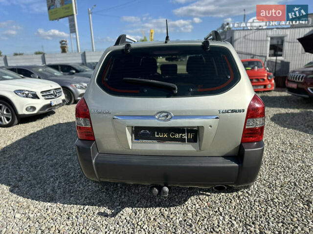 Сірий Хендай Туксон, об'ємом двигуна 1.98 л та пробігом 207 тис. км за 6900 $, фото 10 на Automoto.ua