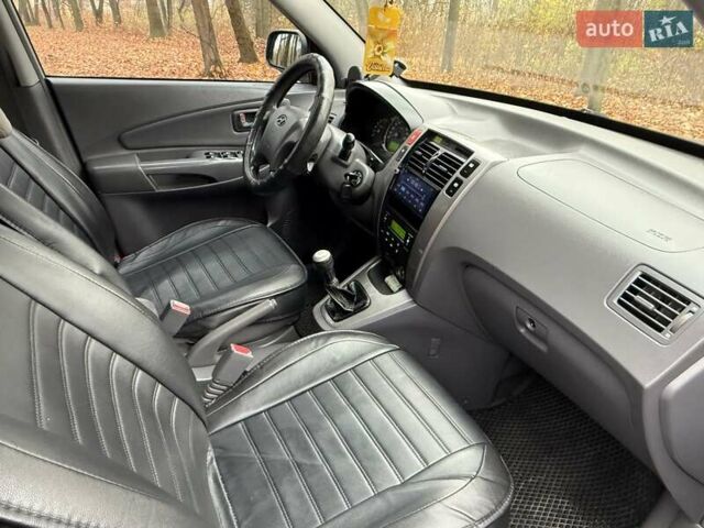 Серый Хендай Туксон, объемом двигателя 2 л и пробегом 248 тыс. км за 6599 $, фото 23 на Automoto.ua