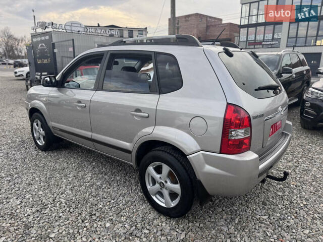 Серый Хендай Туксон, объемом двигателя 2 л и пробегом 155 тыс. км за 6989 $, фото 8 на Automoto.ua