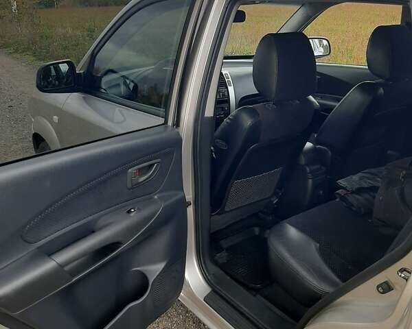 Хендай Туксон 2005 у Рівному на Automoto.ua Сірий Хендай Туксон, об'ємом двигуна 2 л та пробігом 220 тис. км за 6900 $, фото 15 на Automoto.ua