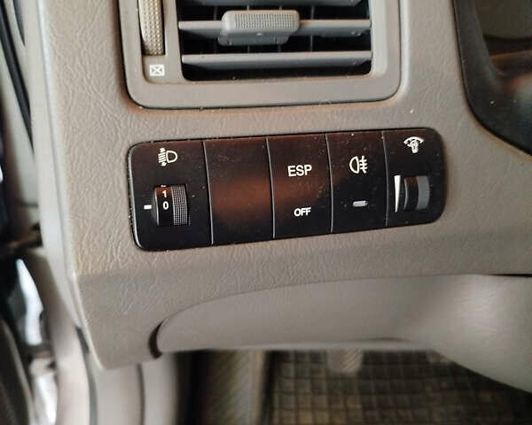 Сірий Хендай Туксон, об'ємом двигуна 1.98 л та пробігом 203 тис. км за 7200 $, фото 3 на Automoto.ua