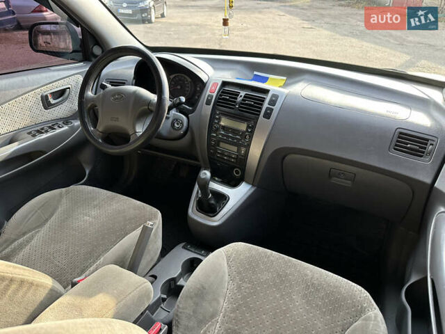 Сірий Хендай Туксон, об'ємом двигуна 2 л та пробігом 250 тис. км за 5850 $, фото 11 на Automoto.ua