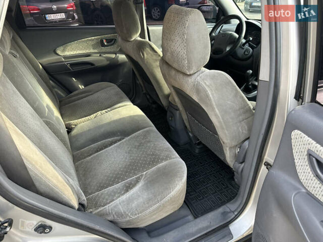 Сірий Хендай Туксон, об'ємом двигуна 2 л та пробігом 250 тис. км за 5850 $, фото 10 на Automoto.ua