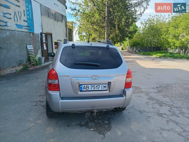 Сірий Хендай Туксон, об'ємом двигуна 1.98 л та пробігом 270 тис. км за 6800 $, фото 2 на Automoto.ua